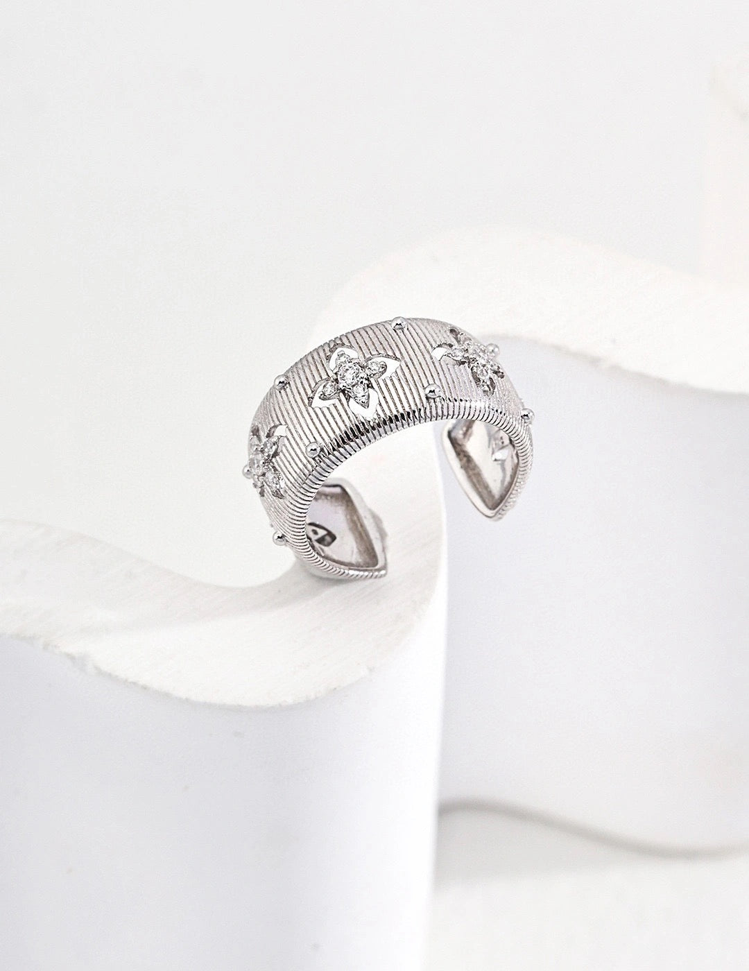 Elegant Gleam Ring