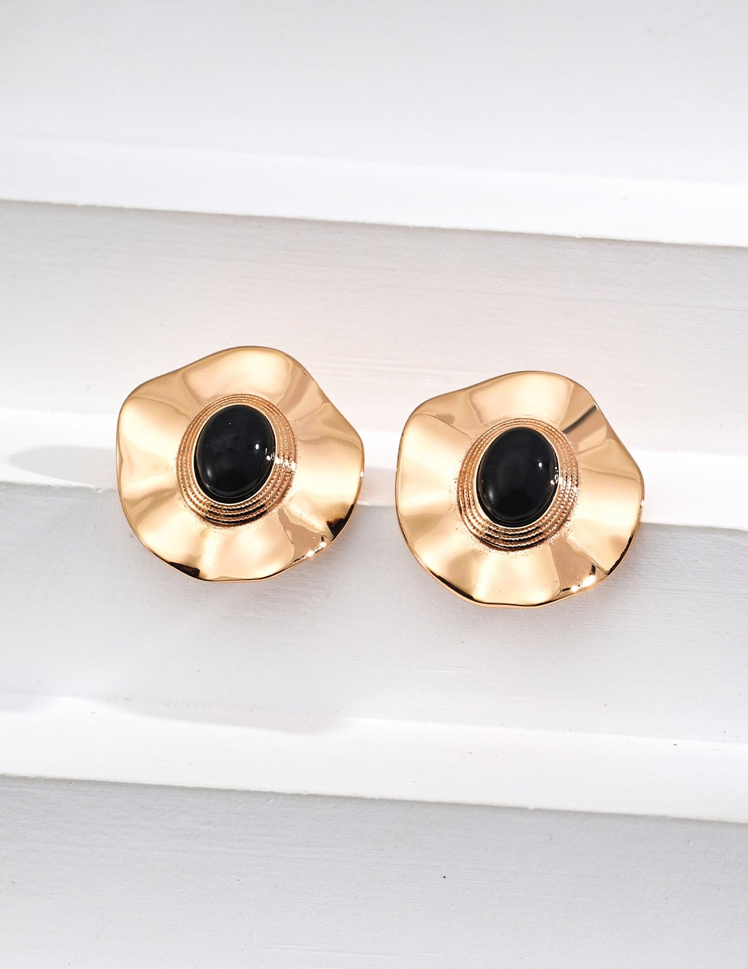 Chic Onyx Shell Earrings